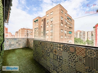 Magnífico piso amueblado, de 180 m2 5 habitaciones y terraza, próximo al metro Herrera Oria.