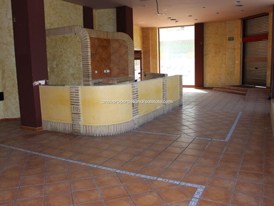 Novelda propiedad comercial en venta