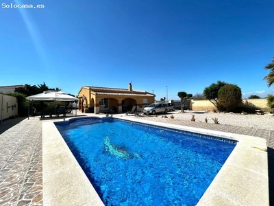 Villa en Venta en La Marina, Alicante