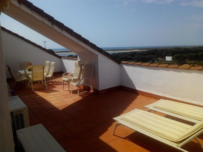 Alquiler de ático en Cartaya de 2 habitaciones con terraza y piscina