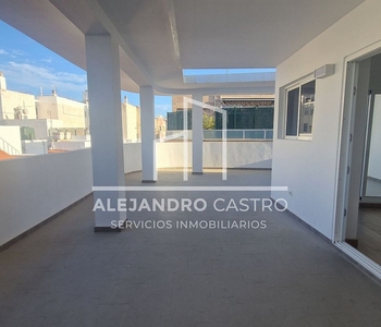 Alquiler de ático en Triana de 1 habitación con terraza y muebles