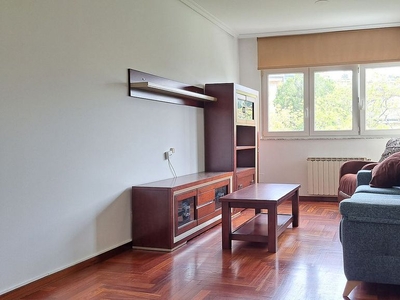 Alquiler de piso en Recatelo - O Carme de 3 habitaciones con garaje y muebles