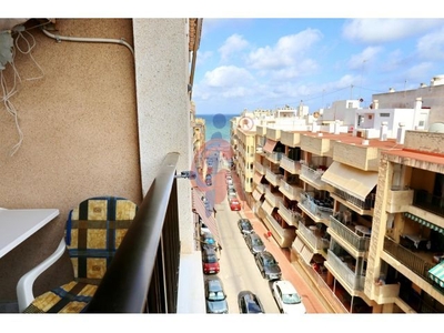¡ Apartamento con 2 dormitorios, piscina comunitaria y a 50 m de la playa de Guardamar!