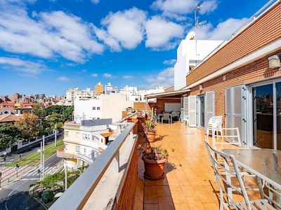 Ático en venta en glorieta De Mayo de 6 habitaciones con terraza y garaje