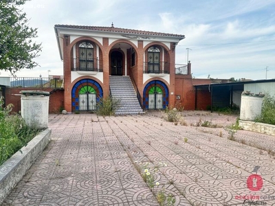 CASA CON TERRENO EN CARRETERA DEL AEROPUERTO - EL ALCAIDE / POSIBILIDAD DE HIPOTECAR