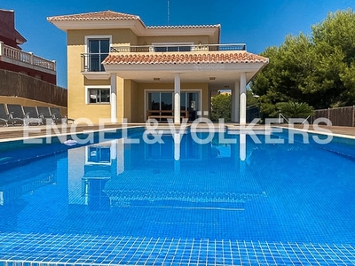 Chalet en venta en Alginet, Valencia