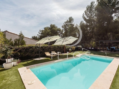 Chalet en venta en Serra, Valencia