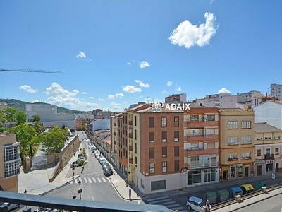 Piso en alquiler en Ciudad Monumental de 4 habitaciones con terraza y aire acondicionado