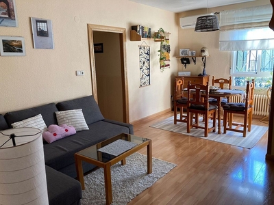 Piso en alquiler en Polígono Cartuja – La Paz de 4 habitaciones con terraza y muebles