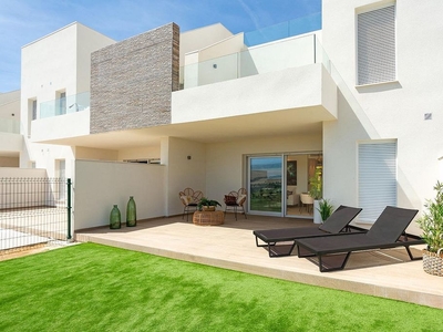 Piso en venta en Algorfa de 3 habitaciones con terraza y piscina