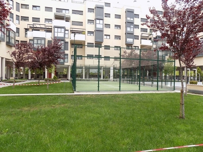 Piso en venta en Ensanche de Vallecas - Valdecarros de 3 habitaciones con piscina y garaje