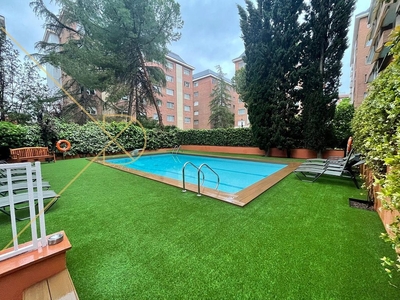 Piso en venta en Sant Gervasi - Galvany de 5 habitaciones con terraza y piscina