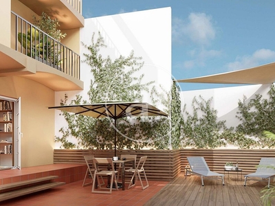 Venta de dúplex en El Raval de 3 habitaciones con terraza y jardín
