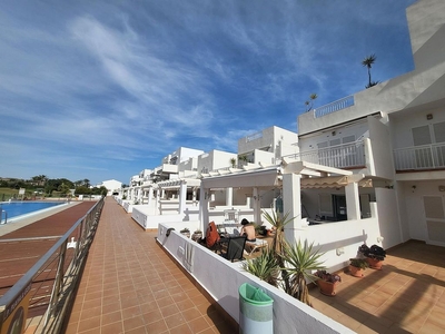Venta de piso en avenida Costa Levante de 3 habitaciones con terraza y piscina