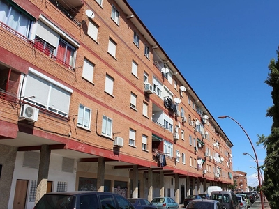 Venta de piso en Bulevar - Plaza Castilla de 3 habitaciones con terraza y aire acondicionado
