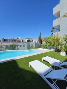 Venta de piso en calle Monte Miramar Complejo Clarity Málaga de 4 habitaciones con terraza y piscina