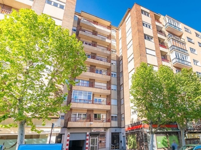 Venta de piso en Garrido Norte - Chinchibarra de 4 habitaciones con garaje y balcón