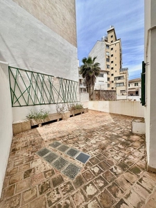 Venta de piso en Mercat - La Missió - Plaça dels Patins de 4 habitaciones con terraza y balcón
