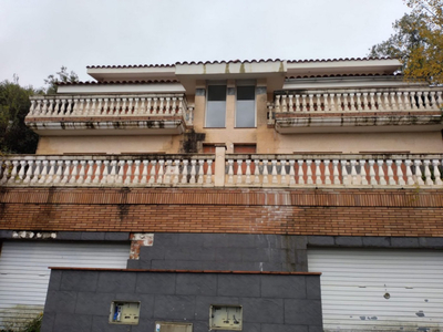 Casa con terreno en Castellar del Vallès