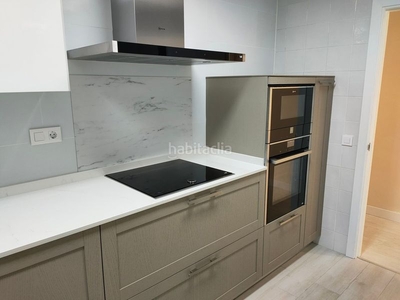 Alquiler piso en carrer de magdalena miró 23 primer piso con asc. 110 m2, 3 hab. 2 baños, parking, cerca estación en Vilanova i la Geltrú