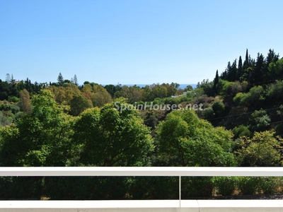 Apartamento bajo en venta en Lomas de Marbella Club-Puente Romano, Marbella
