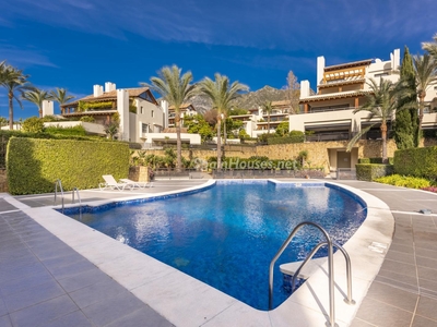 Apartamento bajo en venta en Marbella