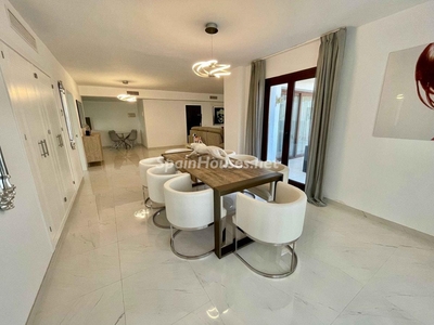 Apartamento en venta en Puerto Banús, Marbella