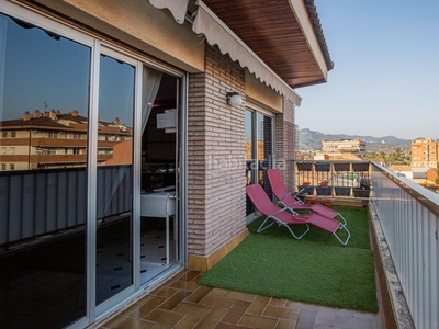 Ático con 3 habitaciones con calefacción, aire acondicionado y vistas a la montaña en Sant Vicenç dels Horts