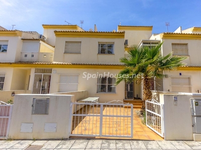 Casa adosada en venta en Aguamarina, Orihuela