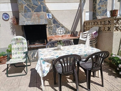 Casa adosada encantador chalet pareado esquinero ubicado en la urbanización mediterráneo en Cambrils