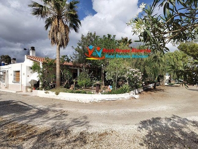 Casa con terreno en Águilas