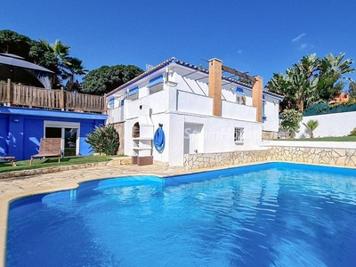 Casa independiente en venta en Costabella, Marbella
