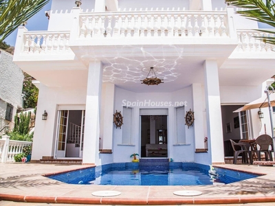 Villa independiente en venta en Salobreña
