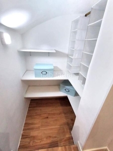 Piso es un piso amueblado íntegramente, para entrar a vivir, ideal para inversores o pareja en busca de un piso a estrenar. en Madrid