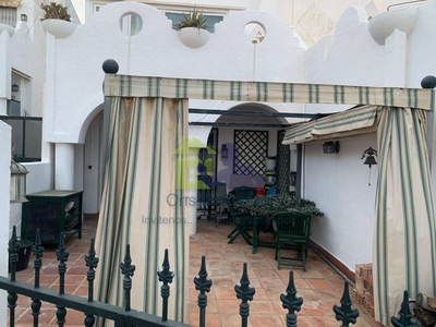 Venta Casa adosada en Avenida Aljaima (r Marbella) 26(d) escalera 1 planta 00 puerta 26 Marbella. Buen estado con balcón calefacción central 100 m²