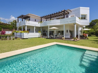 Villa independiente en venta en Bahía de Marbella, Marbella