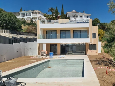 Villa en venta en Benalmádena