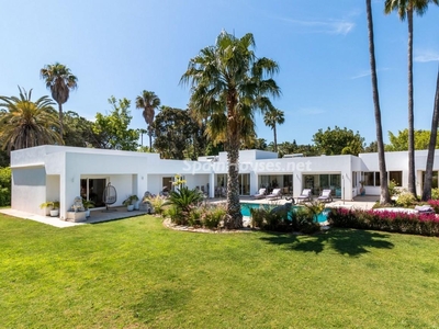 Villa en venta en Estepona