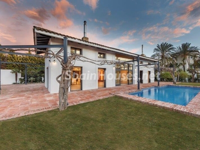 Villa independiente en venta en Guadalmina Baja, Marbella