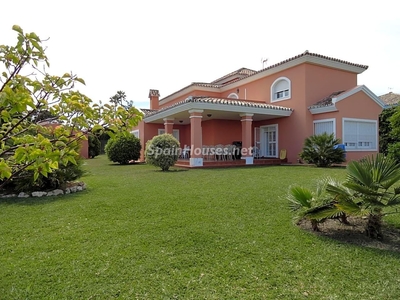 Villa en venta en Guadalobón, Estepona