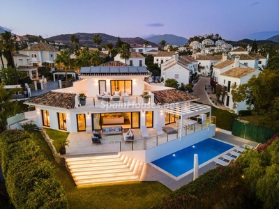 Villa en venta en Nueva Andalucía, Marbella