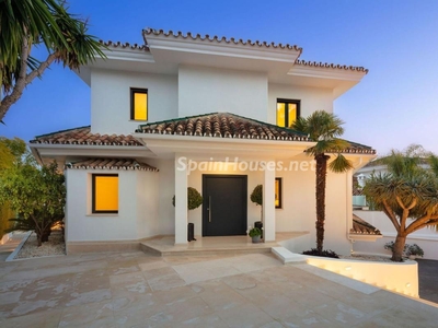 Villa en venta en Nueva Andalucía, Marbella