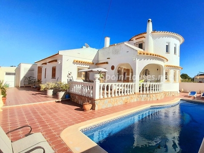 Villa en venta en Orihuela