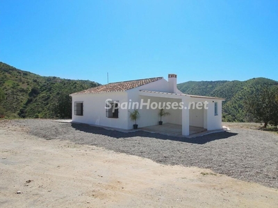 Villa independiente en venta en Álora