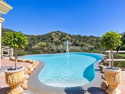 Villa independiente en venta en Cabopino-Artola, Marbella