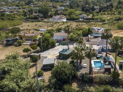 Villa independiente en venta en Coín