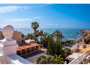 CHALET DE 5 DORMITORIOS CON VISTAS AL MAR EN TORREVIEJA