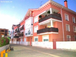 Duplex zona Huelgas, tres dormitorios,dos baños y un aseo, dos plazas de garaje y trastero.