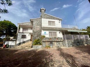 Exclusivo Chalet con 4000 m2 de Jardín y piscina privada en Lloret de Mar (Costa Brava)