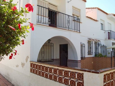 Venta Casa pareada en Calle Sierra Almijara Nerja. Buen estado con terraza 120 m²